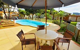 Casa de praia com piscina e playground